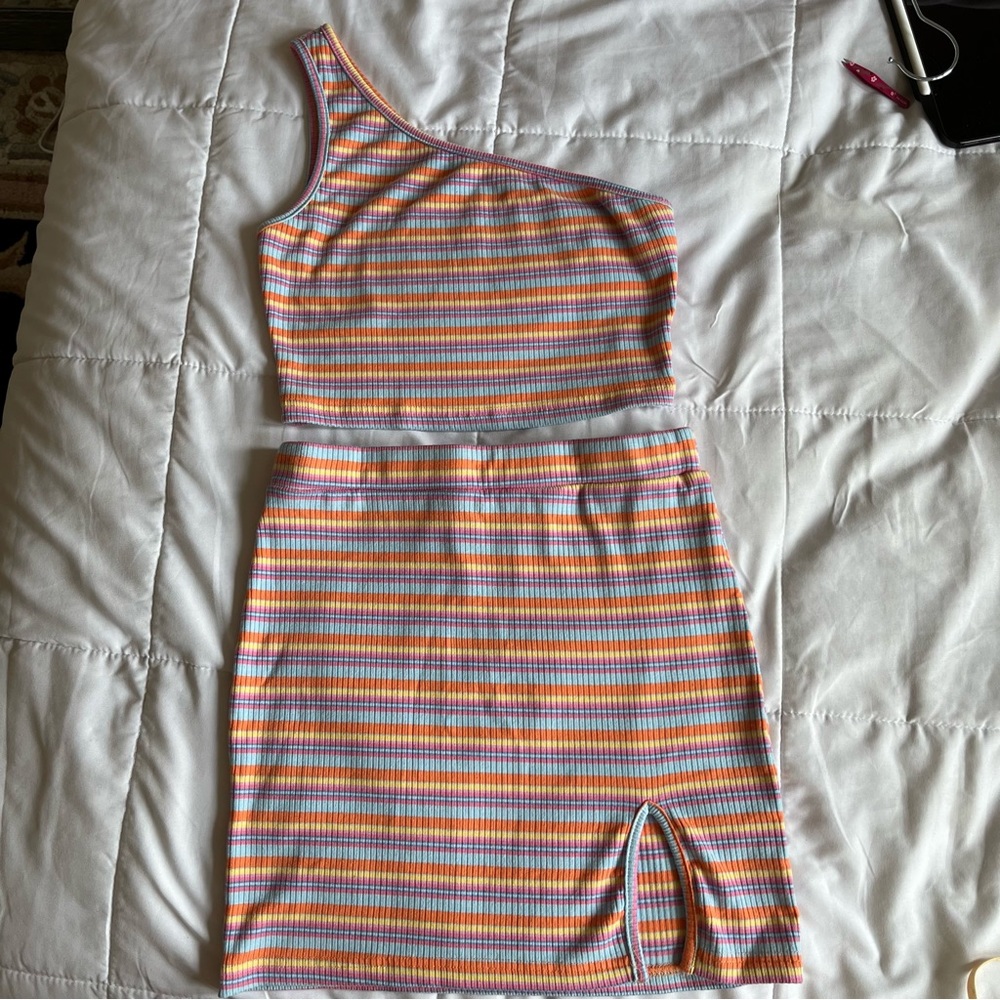 2 piece set crop top and skirt